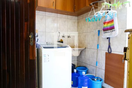 Casa à venda com 245m², 5 quartos e 4 vagas Casa à venda com 245m², 5 quartos e 4 vagasÁrea de Serviço