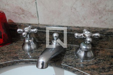 Casa à venda com 200m², 4 quartos e 2 vagasBanheiro 1