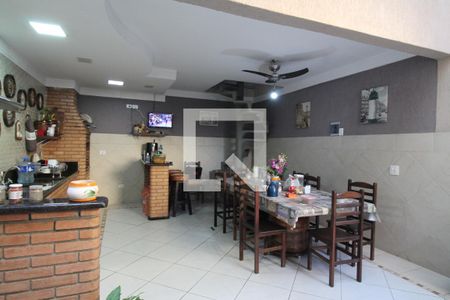 Casa à venda com 200m², 4 quartos e 2 vagasChurrasqueira e área de lazer 