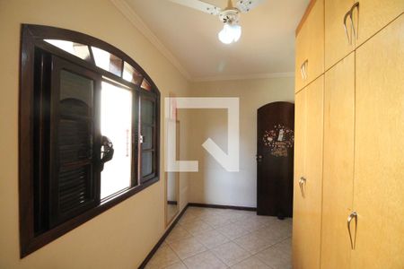 Casa à venda com 200m², 4 quartos e 2 vagasQuarto 2  