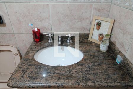 Casa à venda com 200m², 4 quartos e 2 vagasBanheiro 1