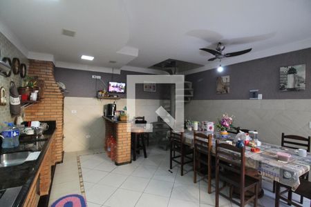 Casa à venda com 200m², 4 quartos e 2 vagasChurrasqueira e área de lazer 