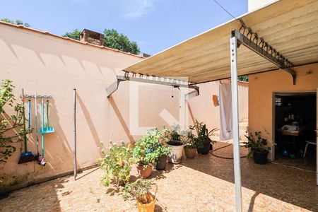 Casa à venda com 198m², 3 quartos e 2 vagas Casa à venda com 198m², 3 quartos e 2 vagasQuintal