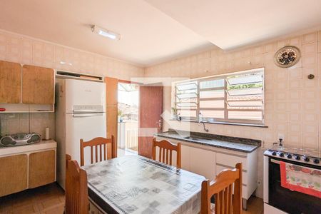 Casa à venda com 198m², 3 quartos e 2 vagas Casa à venda com 198m², 3 quartos e 2 vagasCozinha