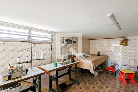 Casa à venda com 198m², 3 quartos e 2 vagas Casa à venda com 198m², 3 quartos e 2 vagasSalão