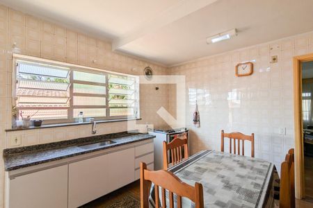 Casa à venda com 198m², 3 quartos e 2 vagas Casa à venda com 198m², 3 quartos e 2 vagasCozinha
