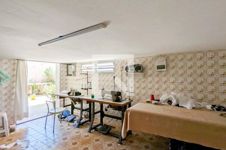 Casa à venda com 198m², 3 quartos e 2 vagas Casa à venda com 198m², 3 quartos e 2 vagasSalão