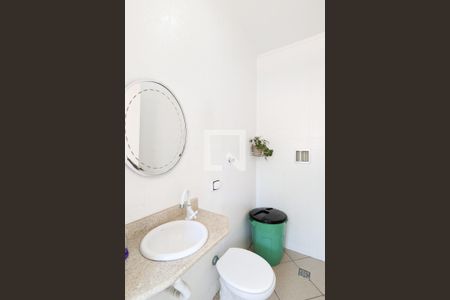 Casa à venda com 198m², 3 quartos e 2 vagas Casa à venda com 198m², 3 quartos e 2 vagasBanheiro de serviço