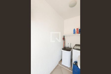 Casa à venda com 198m², 3 quartos e 2 vagas Casa à venda com 198m², 3 quartos e 2 vagasÁrea de serviço