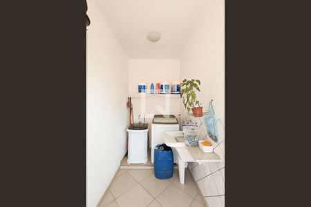 Casa à venda com 198m², 3 quartos e 2 vagas Casa à venda com 198m², 3 quartos e 2 vagasÁrea de serviço