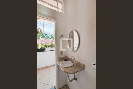Casa à venda com 198m², 3 quartos e 2 vagas Casa à venda com 198m², 3 quartos e 2 vagasBanheiro de serviço