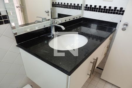 Apartamento à venda com 105m², 2 quartos e 1 vagaBanheiro da Suíte