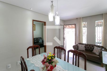 Sala de casa à venda com 3 quartos, 110m² em Santa Monica, Belo Horizonte