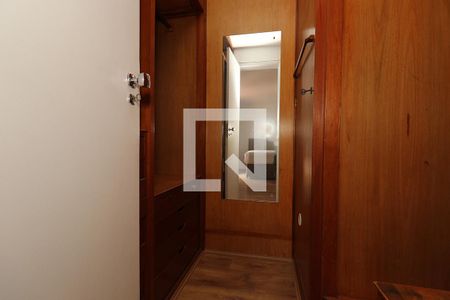 Apartamento à venda com 104m², 3 quartos e 1 vaga Apartamento à venda com 104m², 3 quartos e 1 vagaCloset Quarto 3 Suíte