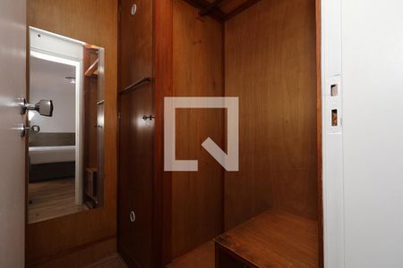 Apartamento à venda com 104m², 3 quartos e 1 vaga Apartamento à venda com 104m², 3 quartos e 1 vagaCloset Quarto 3 Suíte