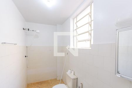 Banheiro de apartamento à venda com 1 quarto, 31m² em Santana, Porto Alegre