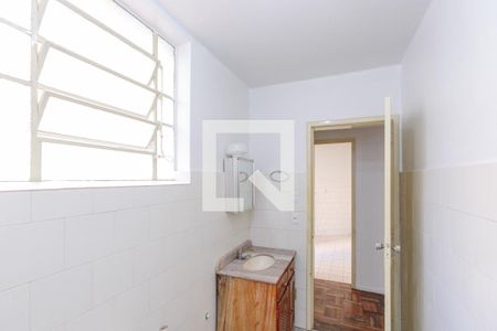 Banheiro de apartamento à venda com 1 quarto, 31m² em Santana, Porto Alegre