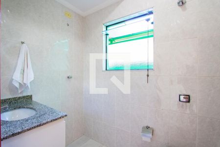 Casa à venda com 242m², 3 quartos e 2 vagasBanheiro social 2