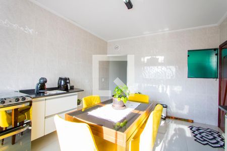 Casa à venda com 242m², 3 quartos e 2 vagasCozinha