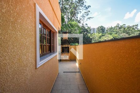 Casa à venda com 141m², 4 quartos e 4 vagasLateral