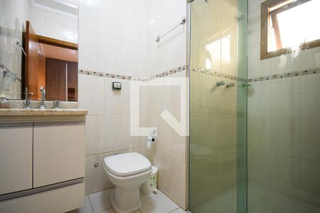 Casa à venda com 141m², 4 quartos e 4 vagasBanheiro suíte 2