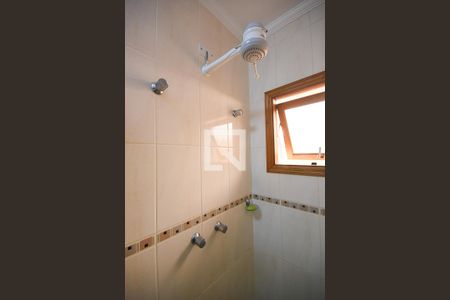 Casa à venda com 141m², 4 quartos e 4 vagasChuveiro do banheiro da suíte 2