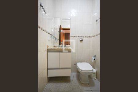 Casa à venda com 141m², 4 quartos e 4 vagasBanheiro suíte 2