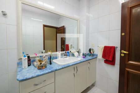 Apartamento à venda com 240m², 4 quartos e 1 vaga Apartamento à venda com 240m², 4 quartos e 1 vagaBanheiro Corredor