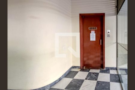 Apartamento à venda com 240m², 4 quartos e 1 vaga Apartamento à venda com 240m², 4 quartos e 1 vagaFachada e portaria