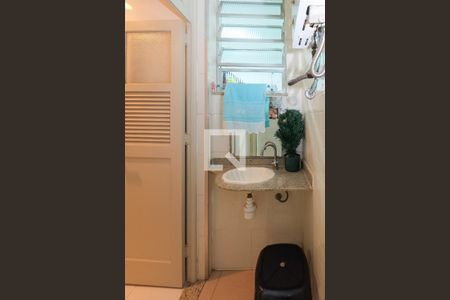 Apartamento à venda com 240m², 4 quartos e 1 vaga Apartamento à venda com 240m², 4 quartos e 1 vagaBanheiro de serviço