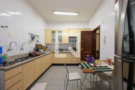 Apartamento à venda com 240m², 4 quartos e 1 vaga Apartamento à venda com 240m², 4 quartos e 1 vagaCozinha