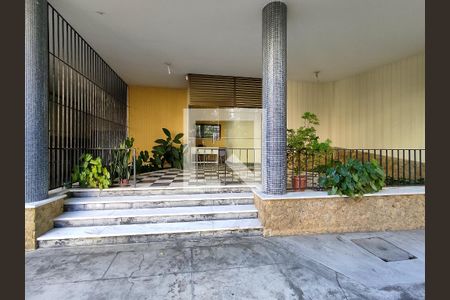 Apartamento à venda com 240m², 4 quartos e 1 vaga Apartamento à venda com 240m², 4 quartos e 1 vagaFachada e portaria