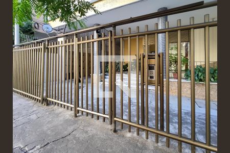 Apartamento à venda com 240m², 4 quartos e 1 vaga Apartamento à venda com 240m², 4 quartos e 1 vagaFachada e portaria