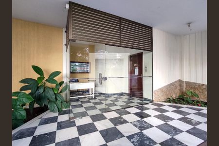Apartamento à venda com 240m², 4 quartos e 1 vaga Apartamento à venda com 240m², 4 quartos e 1 vagaFachada e portaria