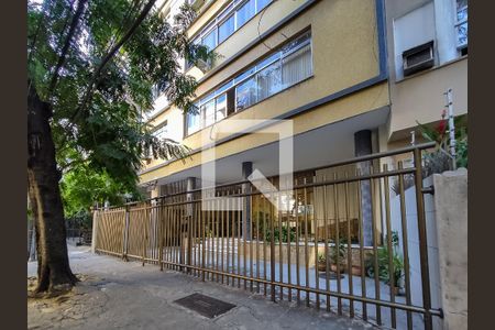 Apartamento à venda com 240m², 4 quartos e 1 vaga Apartamento à venda com 240m², 4 quartos e 1 vagaFachada e portaria