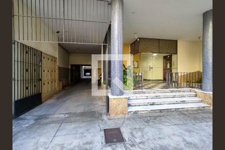 Apartamento à venda com 240m², 4 quartos e 1 vaga Apartamento à venda com 240m², 4 quartos e 1 vagaFachada e portaria