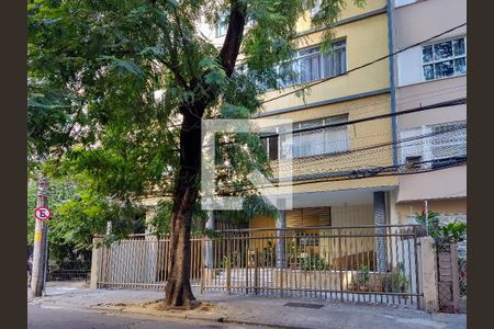 Apartamento à venda com 240m², 4 quartos e 1 vaga Apartamento à venda com 240m², 4 quartos e 1 vagaFachada e portaria