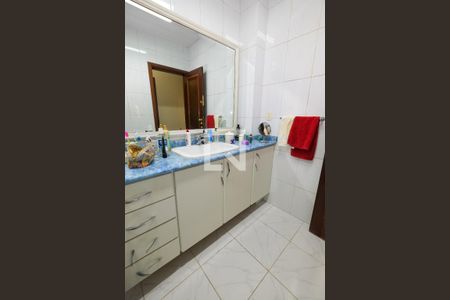 Apartamento à venda com 240m², 4 quartos e 1 vaga Apartamento à venda com 240m², 4 quartos e 1 vagaBanheiro Corredor
