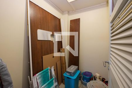 Apartamento à venda com 240m², 4 quartos e 1 vaga Apartamento à venda com 240m², 4 quartos e 1 vagaQuarto de Serviço