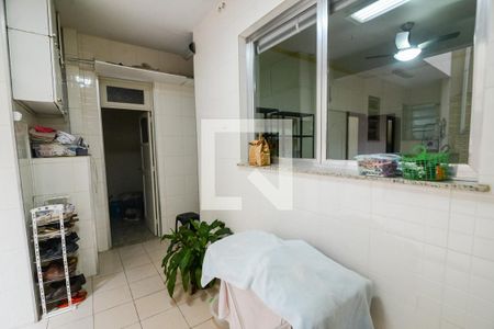 Apartamento à venda com 240m², 5 quartos e 1 vagaÁrea de Serviço