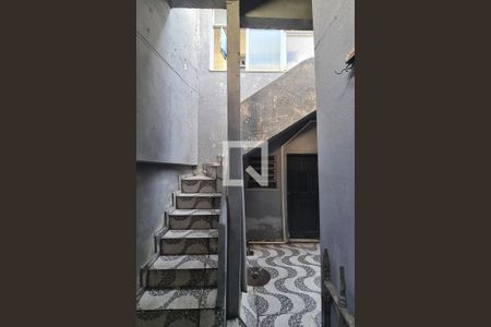 Casa para alugar com 30m², 1 quarto e sem vaga Casa para alugar com 30m², 1 quarto e sem vagaEscada