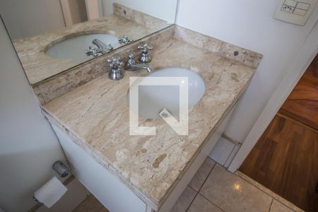 Apartamento à venda com 96m², 2 quartos e 2 vagas Apartamento à venda com 96m², 2 quartos e 2 vagasBanheiro da Suíte 1