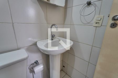 Apartamento à venda com 48m², 2 quartos e sem vaga Apartamento à venda com 48m², 2 quartos e sem vagaBanheiro