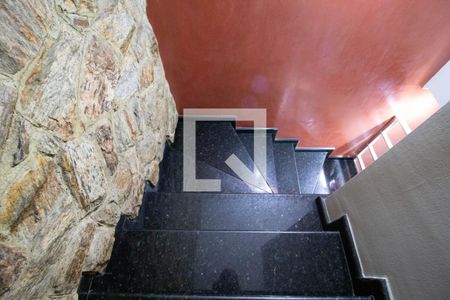 Casa à venda com 75m², 2 quartos e 1 vagaEscada