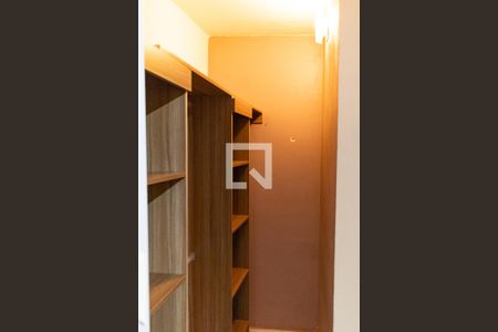 Casa de condomínio à venda com 170m², 2 quartos e sem vaga Casa de condomínio à venda com 170m², 2 quartos e sem vagaCloset do Quarto 2