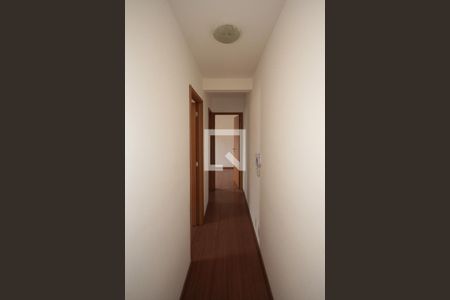 Corredor de apartamento para alugar com 2 quartos, 45m² em Jardim Colonial, São Paulo