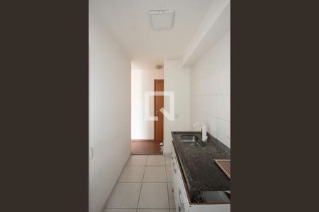 Cozinha de apartamento para alugar com 2 quartos, 45m² em Jardim Colonial, São Paulo