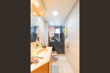 Banheiro de apartamento para alugar com 2 quartos, 122m² em Santana, Porto Alegre