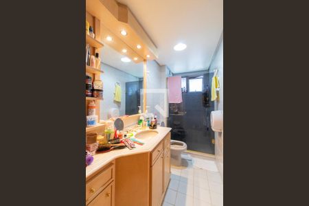 Banheiro de apartamento para alugar com 2 quartos, 122m² em Santana, Porto Alegre