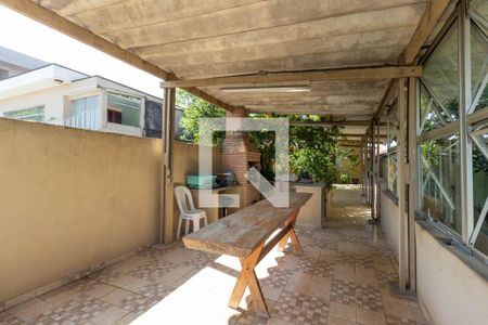 Casa à venda com 200m², 4 quartos e 1 vagaQuintal